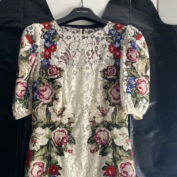 Runway Dolce&Gabbana Embroidered laced dress. - Picture 6 of 10